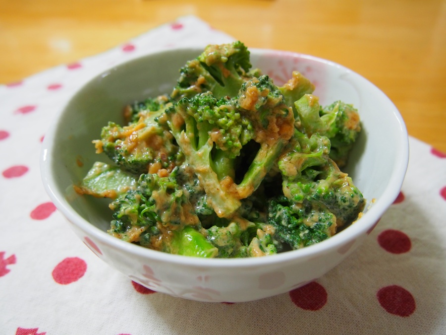 Broccoli with Japanese-style Peanut Dressing